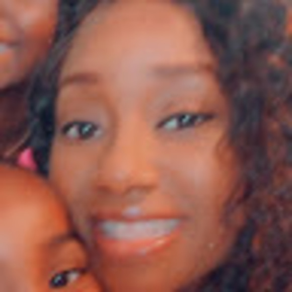 Profile Picture of Anitra Thomas (@anitrathomas830) on Poshmark