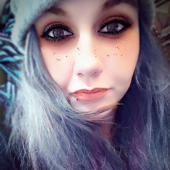 Profile Picture of Lauren Harper (@raiivynnekronic) on Poshmark