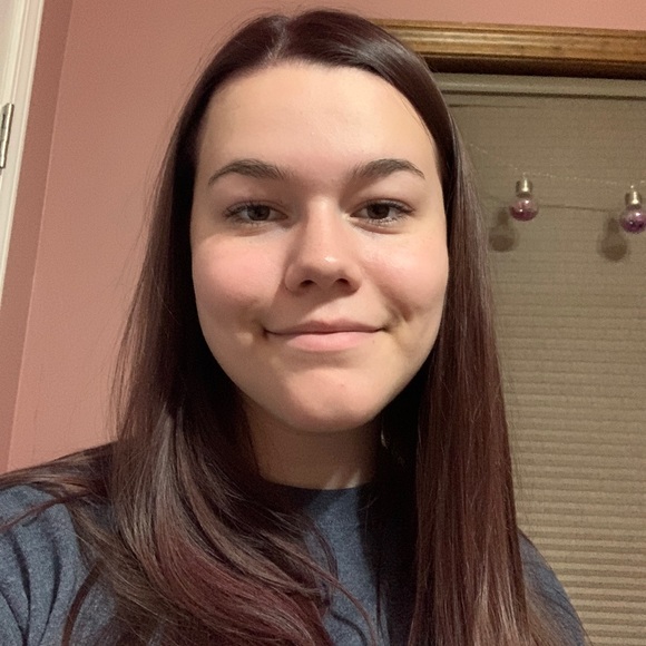 Profile Picture of Whitney Mooneyhan (@wlmoon811) on Poshmark