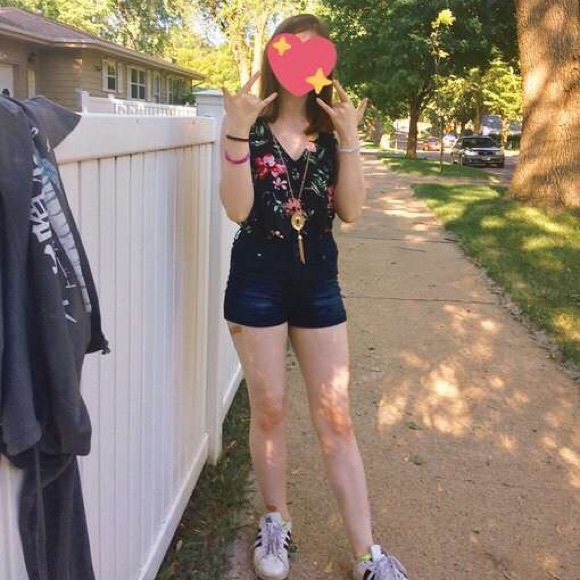 Taylor Tieszen - Poshmark Profile Picture of Taylor Tieszen (@taylor_tieszen) on Poshmark