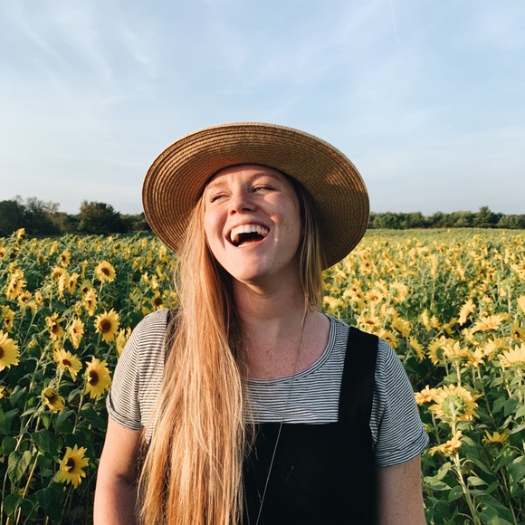 Profile Picture of Linnea Hultberg (@linnearuth) on Poshmark