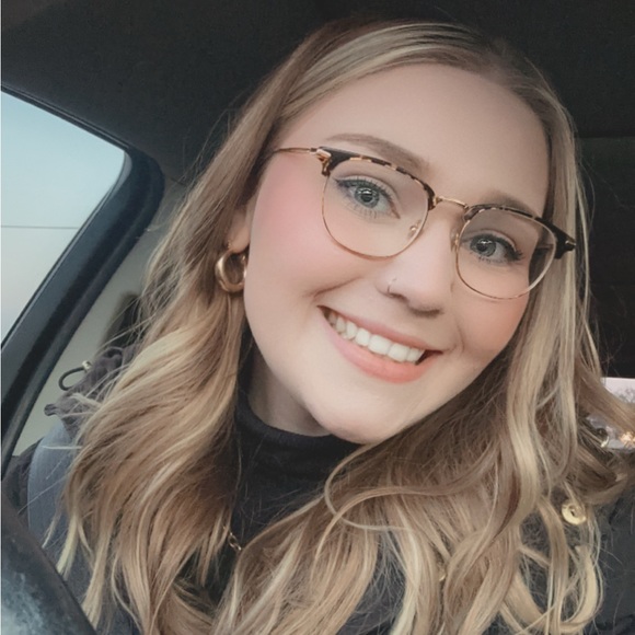 Profile Picture of Krystal Grosskopf (@krystalkay8500) on Poshmark