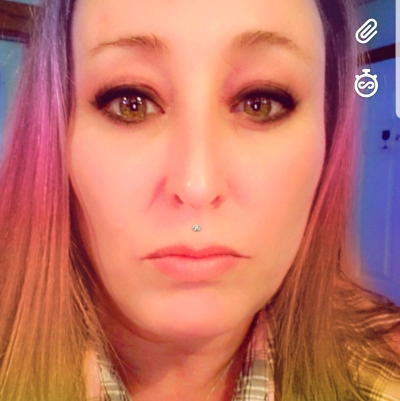 Profile Picture of Lisa Blevins (@lisablevins357) on Poshmark