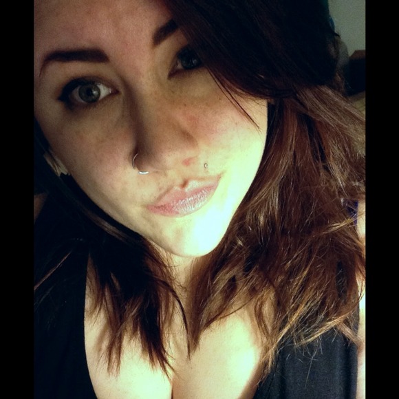 Profile Picture of Samantha Hutton (@slowinvader) on Poshmark
