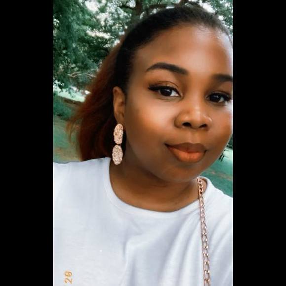 Profile Picture of Aaron David (@fashionguru21) on Poshmark