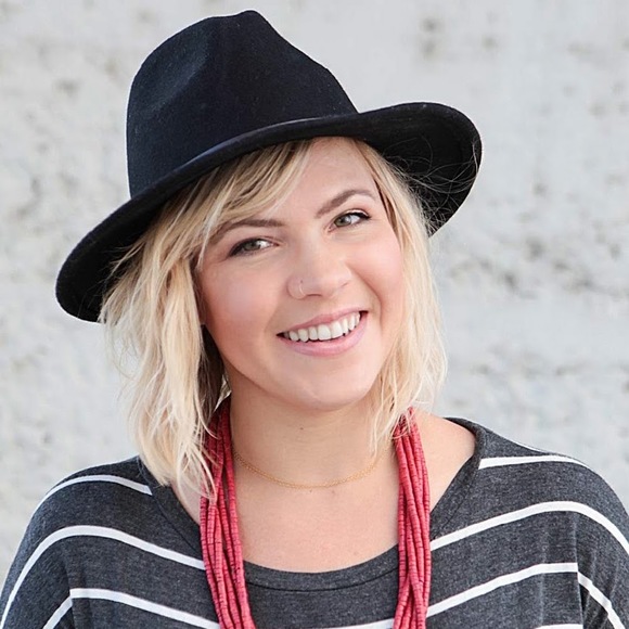 Profile Picture of Alicia Mckey (@abogdanoff) on Poshmark