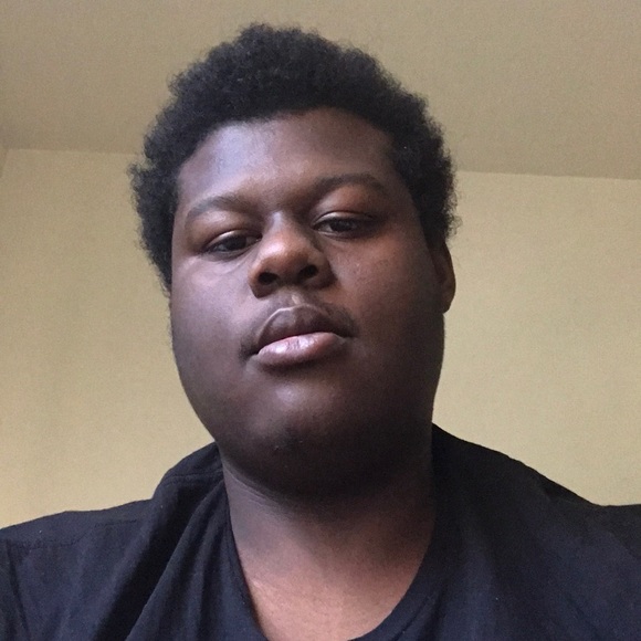 Profile Picture of Darrius Daniels (@darrius_daniels) on Poshmark
