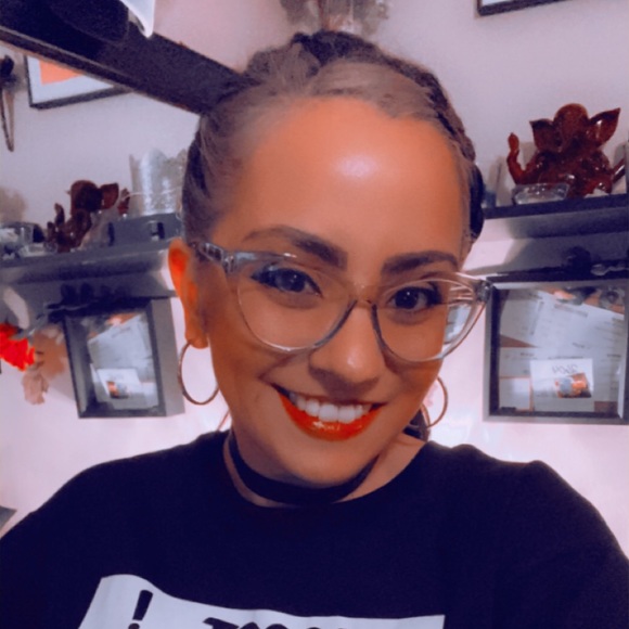 Profile Picture of Stella Laroe (@mariesgarcia24) on Poshmark