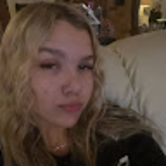 Profile Picture of Lillian Fonger (@lillyrfonger) on Poshmark