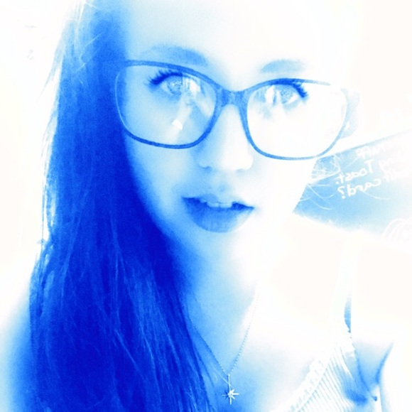 Profile Picture of Brianna Westgate (@blwestgate17) on Poshmark