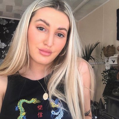 Profile Picture of Meg (@MeganAriaHughes) on Twitter