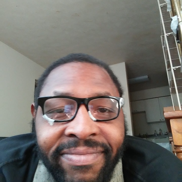Profile Picture of Robert Teasley (@robertteasley) on Poshmark