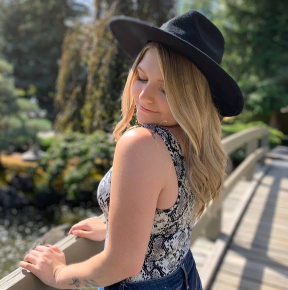 Profile Picture of Taylor Richards (@taylorrichards8) on Poshmark