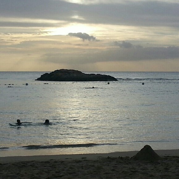 Profile Picture of Amber Onsurez (@amberonsurez) on Poshmark