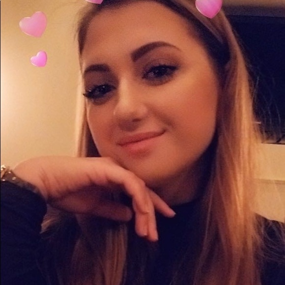 Profile Picture of Kate Didiano (@katedidiano) on Poshmark