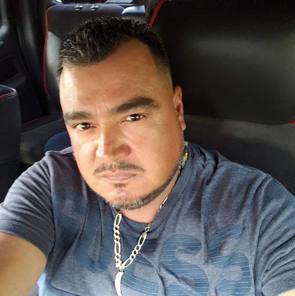 Profile Picture of David Moros (@davidmoros) on Poshmark