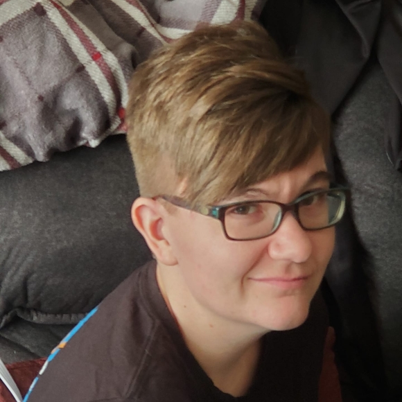 Shaunna Carter-stanley - Poshmark Profile Picture of Shaunna Carter-stanley (@darksk8er208) on Poshmark