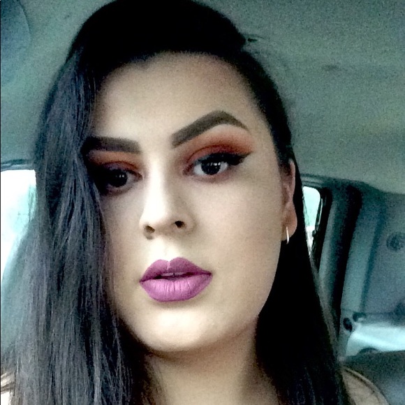 Profile Picture of Karen Bacio (@karenbacio) on Poshmark