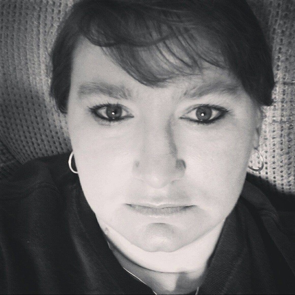 Profile Picture of Paula Brown (@paulaavab3) on Poshmark
