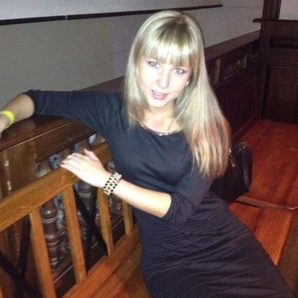 Profile Picture of Stella Andrews (@stellaandrew947) on Poshmark