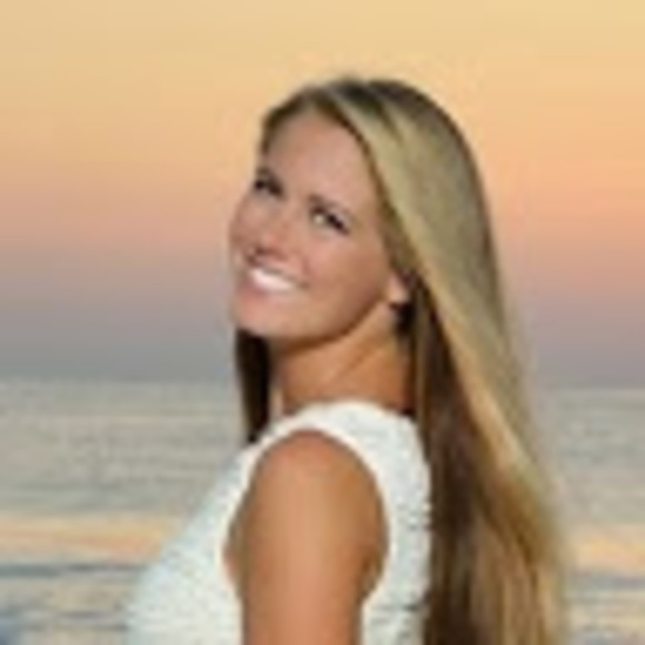 Profile Picture of Toni Dworkin (@musician91) on Poshmark