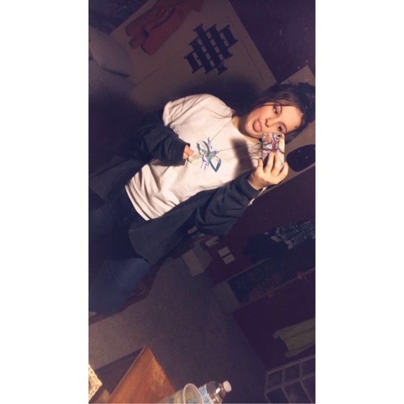 Caitlyn Hennager - Poshmark Profile Picture of Caitlyn Hennager (@boolinn183) on Poshmark