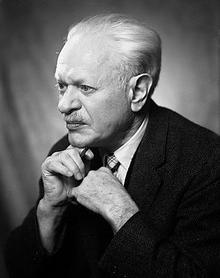 Profile Picture of Kenneth Burkeon Wikipedia