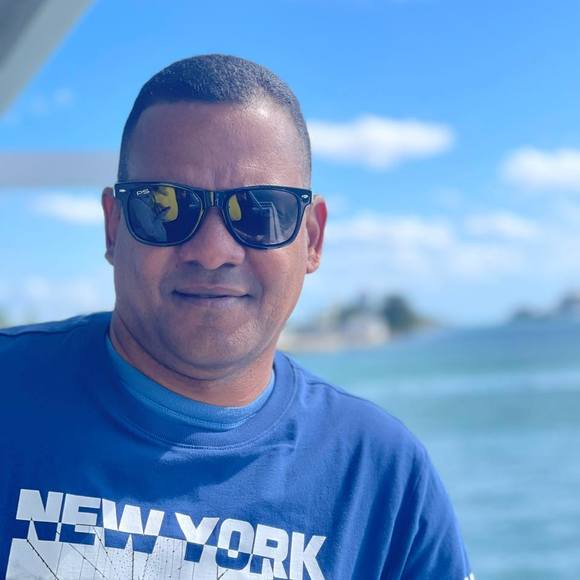 Profile Picture of Luis antonio Martinez morejon (@lantonio0412) on Poshmark