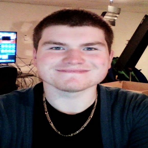Profile Picture of Andrew Morse (@apmorse26) on Poshmark