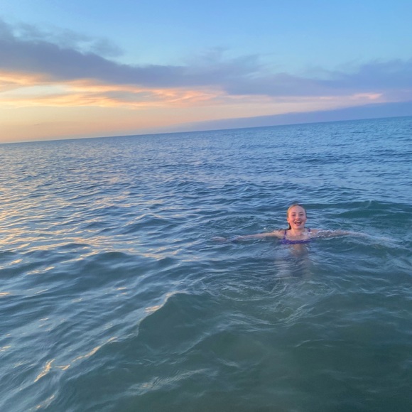 Ellie Laxton - Poshmark Profile Picture of Ellie Laxton (@ellielaxton) on Poshmark