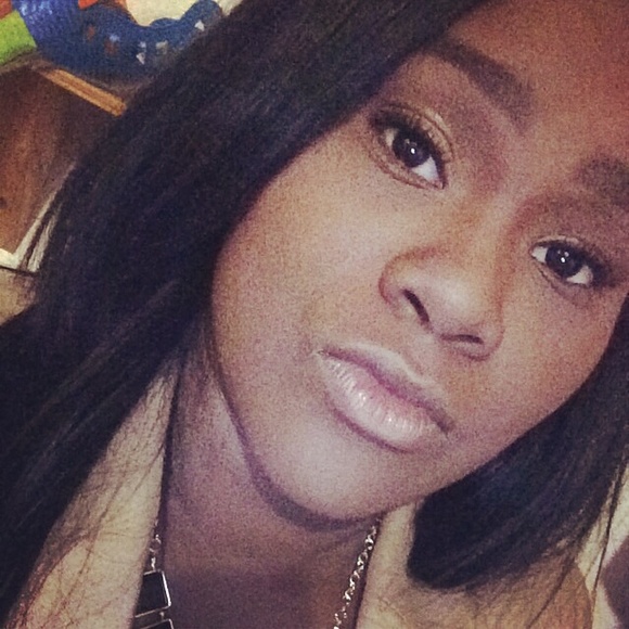 Gabby Mitchell - Poshmark Profile Picture of Gabby Mitchell (@gabby_monique) on Poshmark