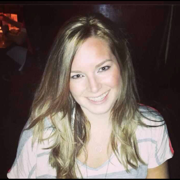 Profile Picture of Renee Connors (@renee_colleen) on Poshmark