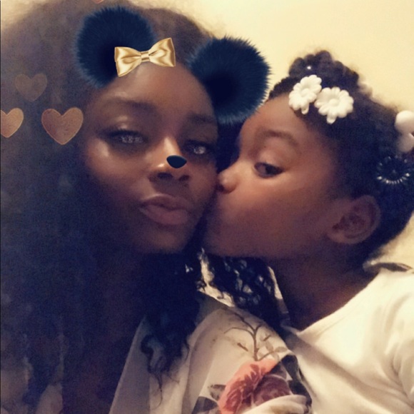 Profile Picture of Ebony Lonon (@ebonylonon) on Poshmark