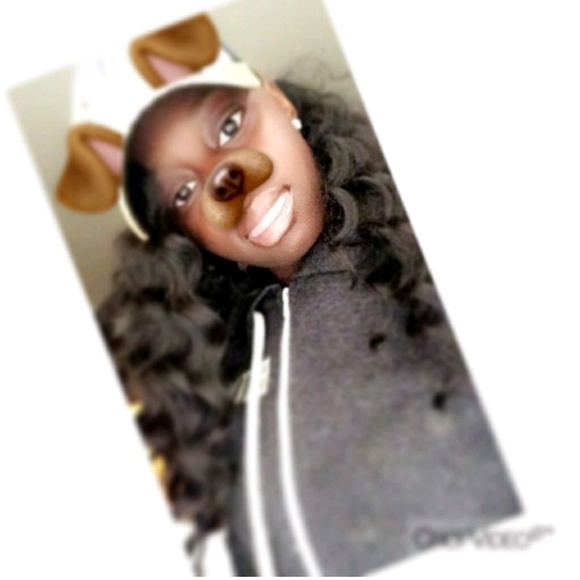 Profile Picture of Niya Jukes (@niyaj15) on Poshmark