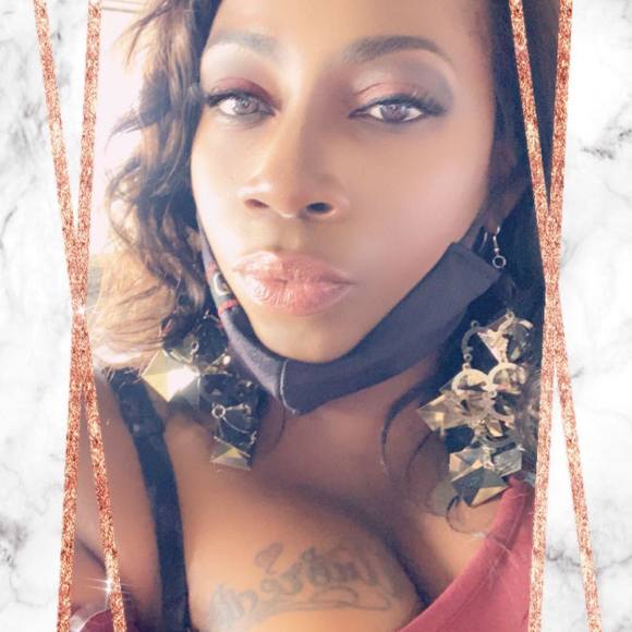 Profile Picture of Cachett Cashe (@cachett) on Poshmark