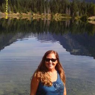 Profile Picture of Eileen Frances (@justhewayiroll) on Twitter