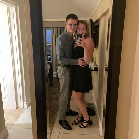 Profile Picture of Lizzy Diddock (@lizzydiddock) on Poshmark
