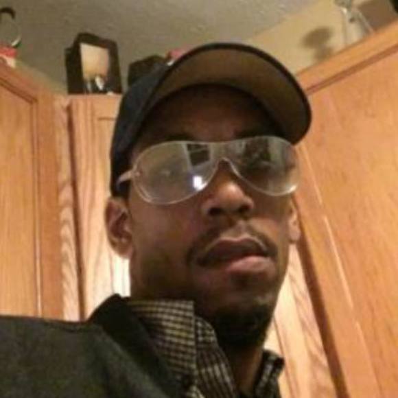 Profile Picture of Malachi Reid (@jayroro) on Poshmark