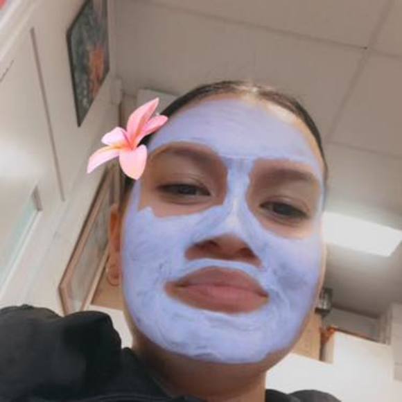 Profile Picture of Chloe Kollmann (@chloekollmann) on Poshmark