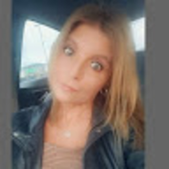 Profile Picture of Dawn Higgins (@dhiggins0328) on Poshmark