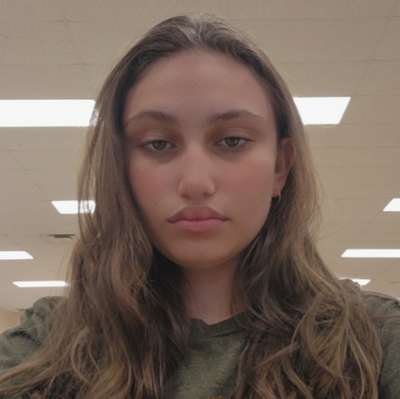 Profile Picture of Payton Margolin (@paytonplace07) on Poshmark