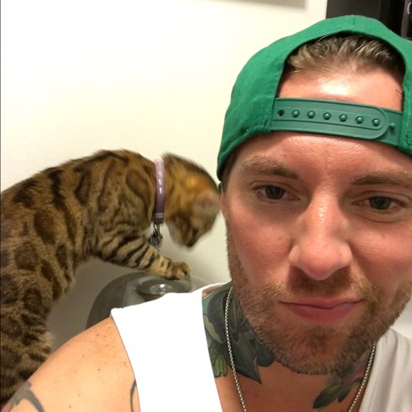 Profile Picture of Joel Fosdick (@offshore1) on Poshmark