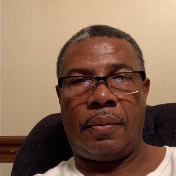 Profile Picture of Dwayne Ruffin (@dwaynruffin88) on Poshmark