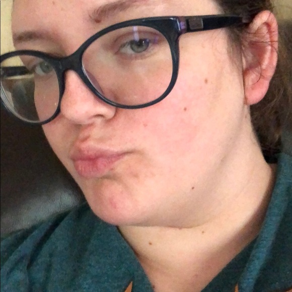 Profile Picture of Macy Richardson (@macymae422) on Poshmark