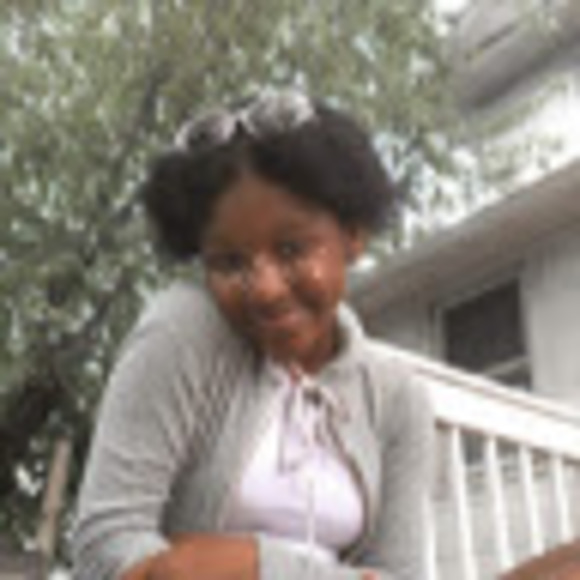 Profile Picture of Ari Lit (@fashionxgazer) on Poshmark