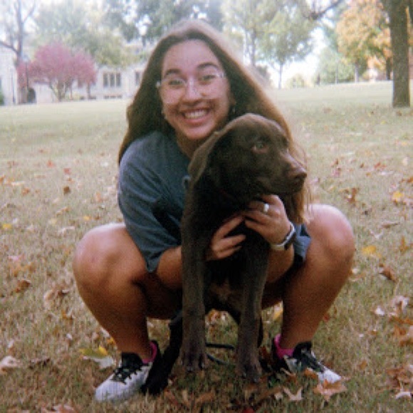 Profile Picture of Sydni Segroves (@sydnisegroves) on Poshmark