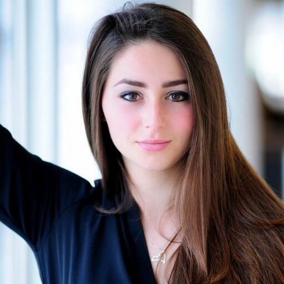 Profile Picture of Samantha Sklar (@samjsklar) on Poshmark