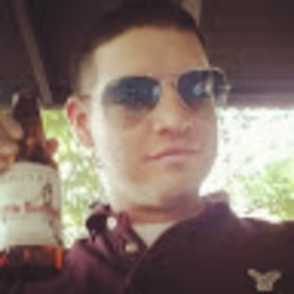 Profile Picture of Corando Canales (@corando84) on Poshmark