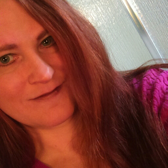 Profile Picture of April Schollaert (@schollaert) on Poshmark