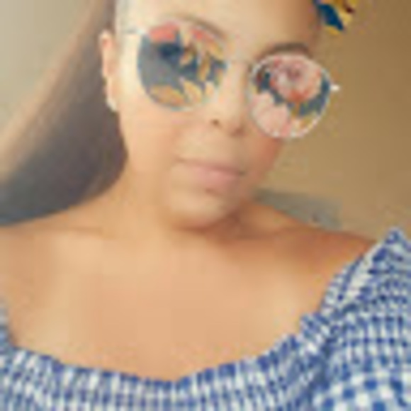 Profile Picture of Alexis yessenia isabel Casanova-schneider (@lexi3681) on Poshmark